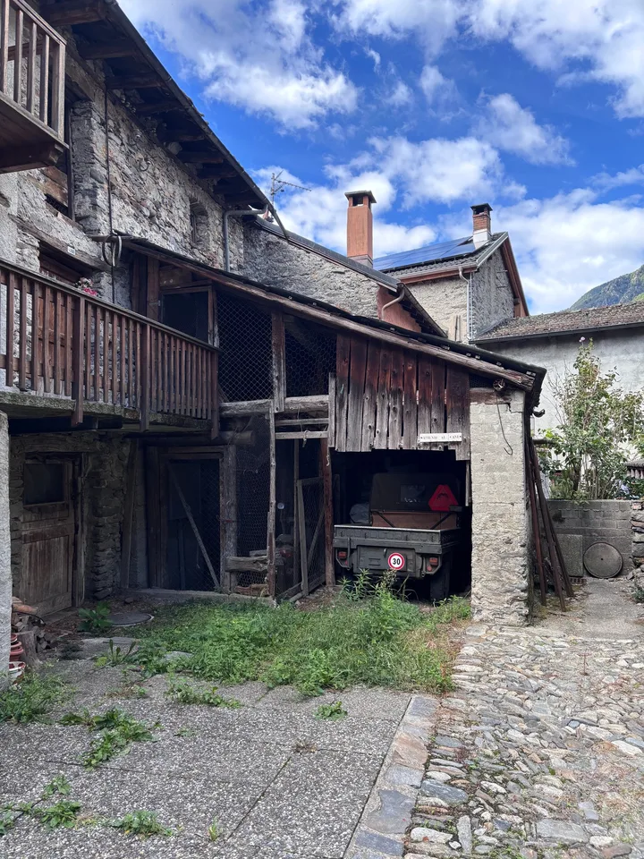 Antica stalla da ristrutturare con ampi spazi e potenziale abitativo – foto 5 di 5