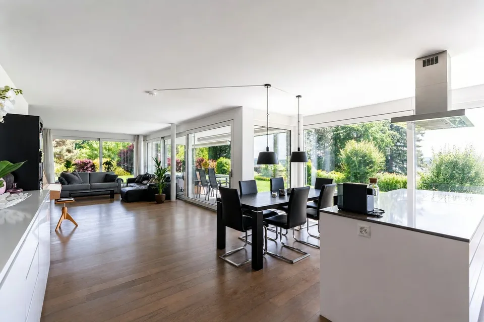 Grosszügige Gartenwohnung mit viel Privatsphäre und Weitsicht – Foto 2 von 14