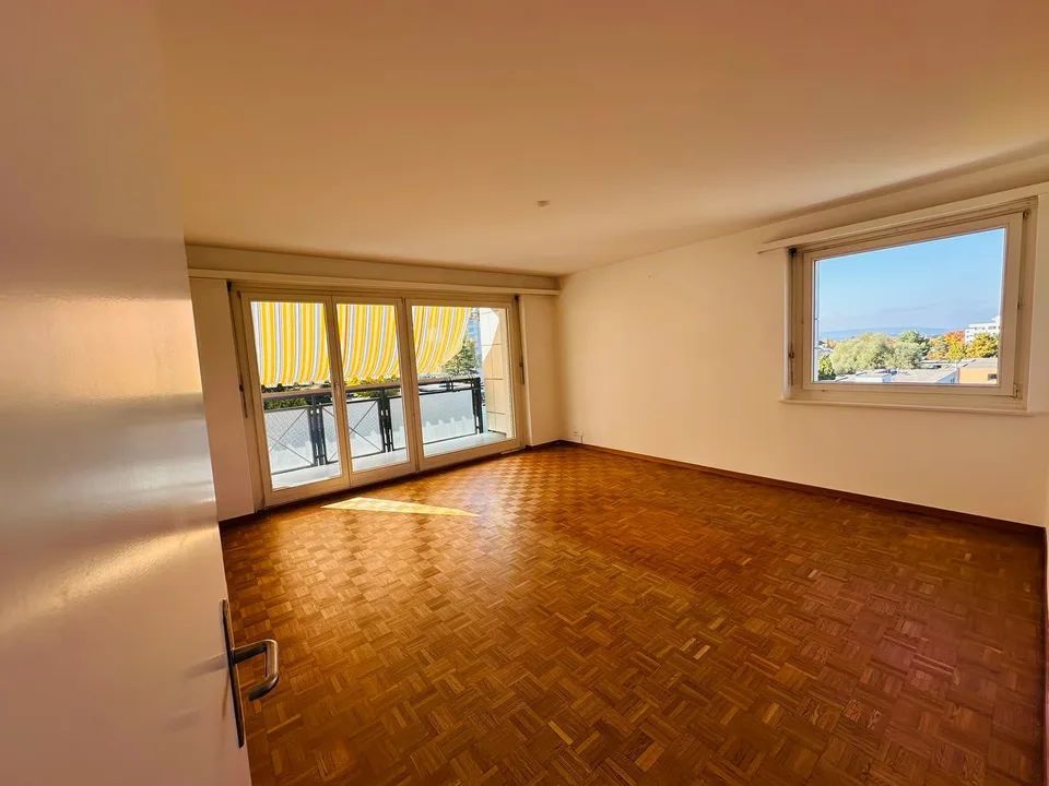 Charmante 3-Zimmer-Wohnung im 5. Obergeschoss in Zollikon – Foto 2 von 11