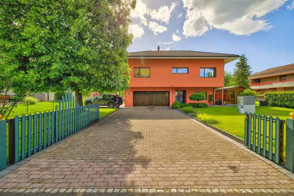Dreamlike 6.5-room single-family house with a separate apartment in a privileged riverside location – photo 14 of 17