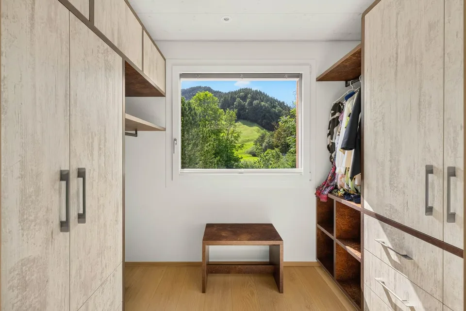 Dreamlike 6.5-room single-family house with a separate apartment in a privileged riverside location – photo 12 of 17