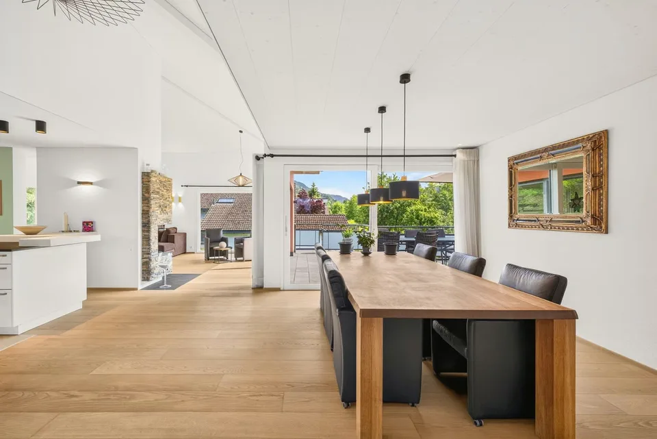 Dreamlike 6.5-room single-family house with a separate apartment in a privileged riverside location – photo 3 of 17