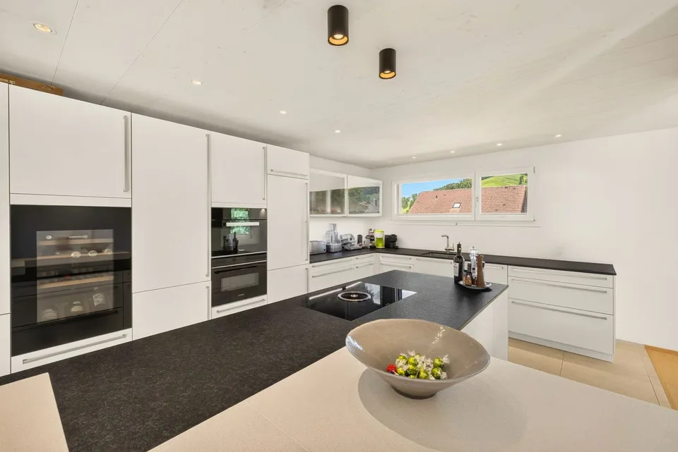 Dreamlike 6.5-room single-family house with a separate apartment in a privileged riverside location – photo 6 of 17