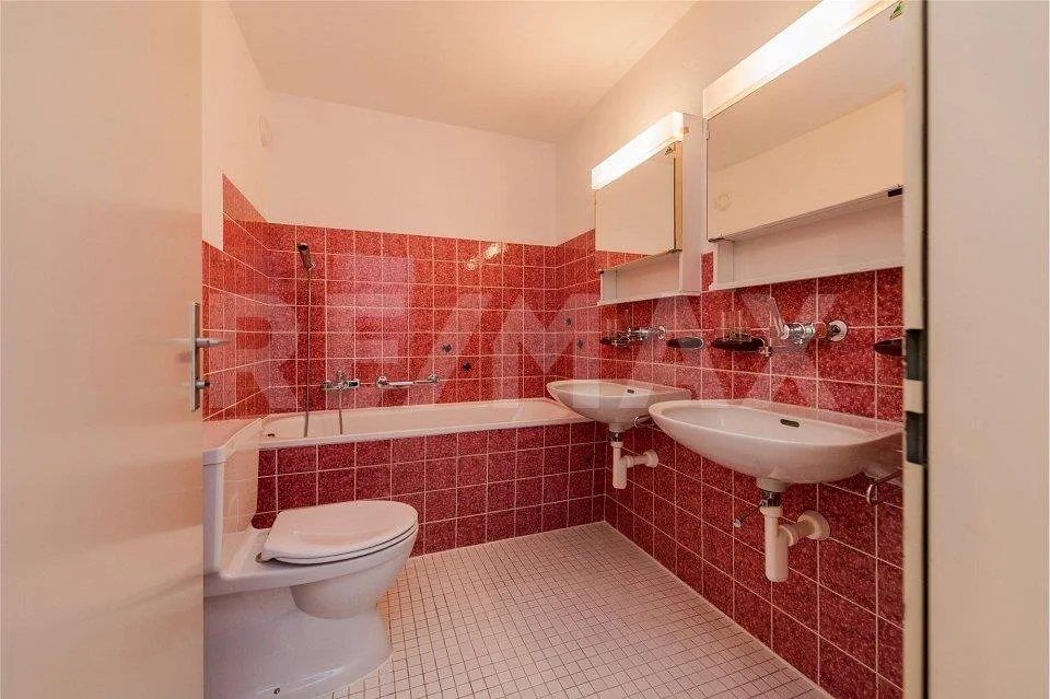 APPARTEMENT 4½ CHAMBRES AU CINQUIÈME ÉTAGE AVEC VUE DE RÊVE – photo 9 sur 12