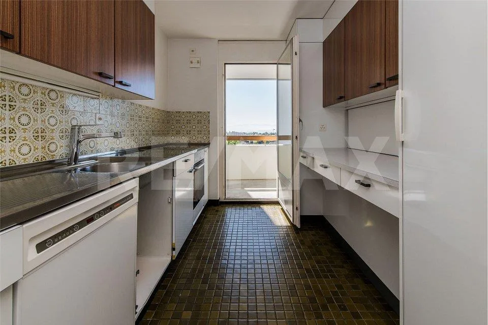 APPARTEMENT 4½ CHAMBRES AU CINQUIÈME ÉTAGE AVEC VUE DE RÊVE – photo 5 sur 12