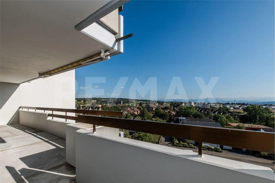 APPARTEMENT 4½ CHAMBRES AU CINQUIÈME ÉTAGE AVEC VUE DE RÊVE – photo 11 sur 12