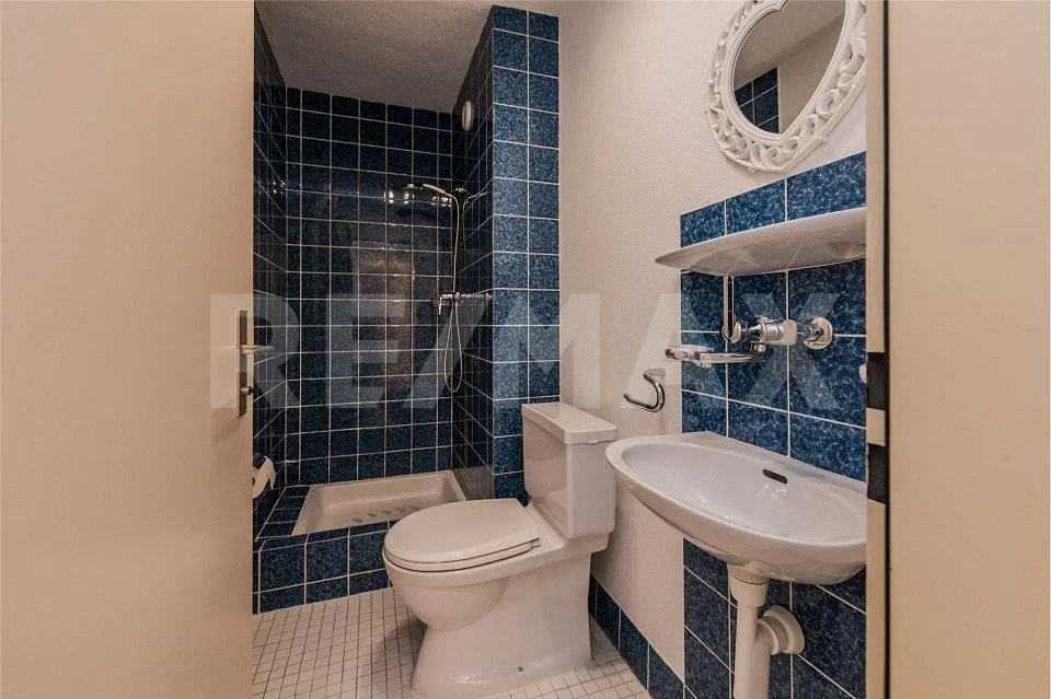 APPARTEMENT 4½ CHAMBRES AU CINQUIÈME ÉTAGE AVEC VUE DE RÊVE – photo 10 sur 12