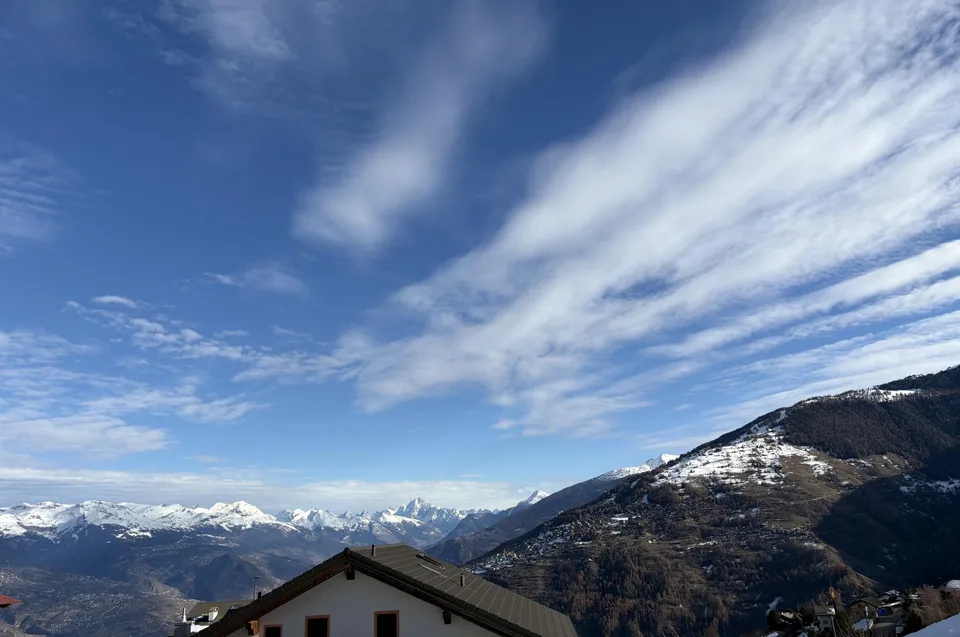 Exceptional apartment in a chalet? Primary residence – photo 3 of 7