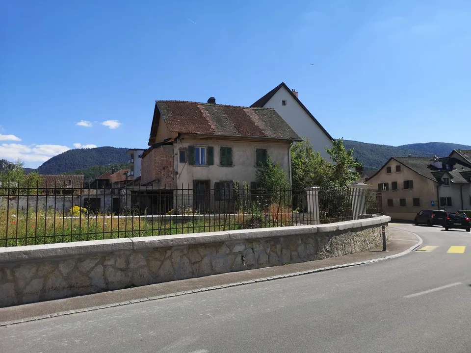 Einfamilienhaus zur Renovierung im Zentrum des Dorfes – Foto 3 von 11