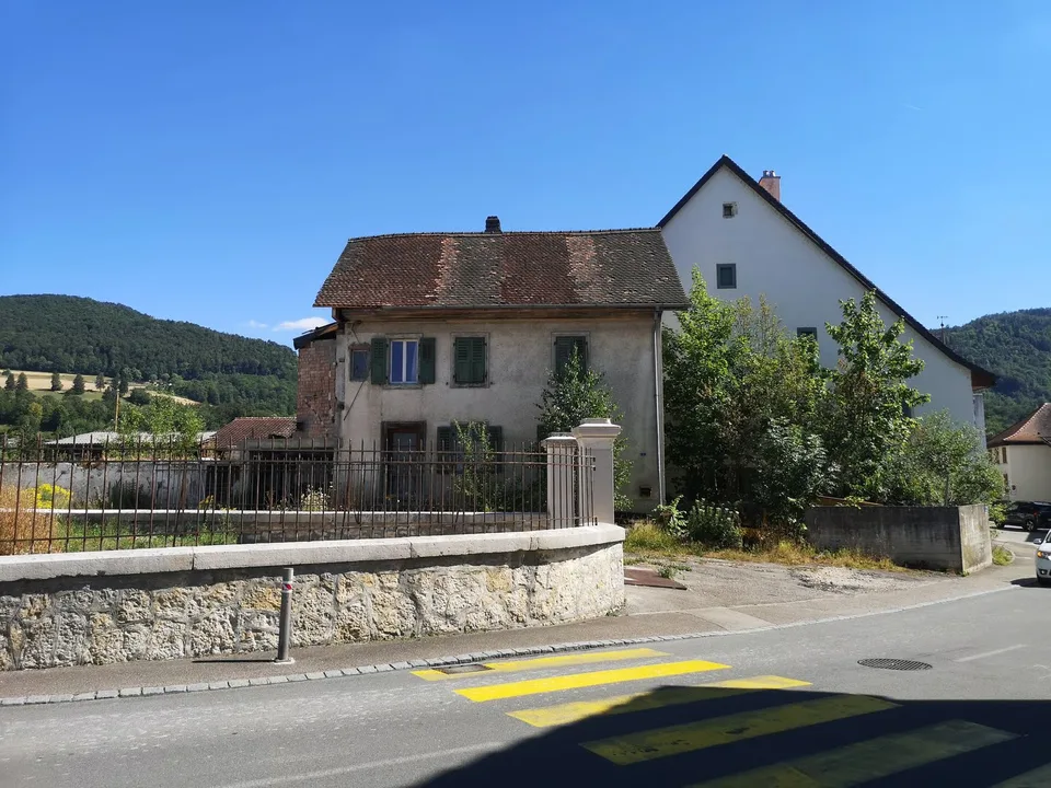 Einfamilienhaus zur Renovierung im Zentrum des Dorfes – Foto 4 von 11
