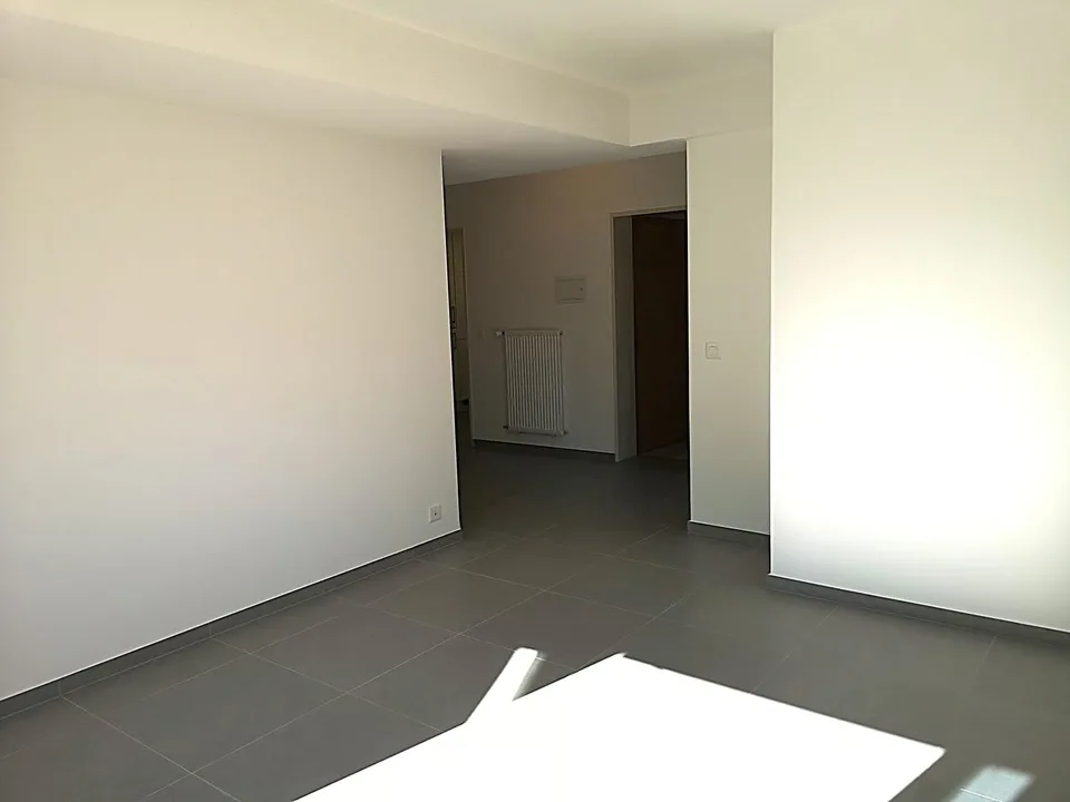 In vendita a Moutier appartamento con terrazza, completamente ristrutturato nel 2024 – foto 9 di 16