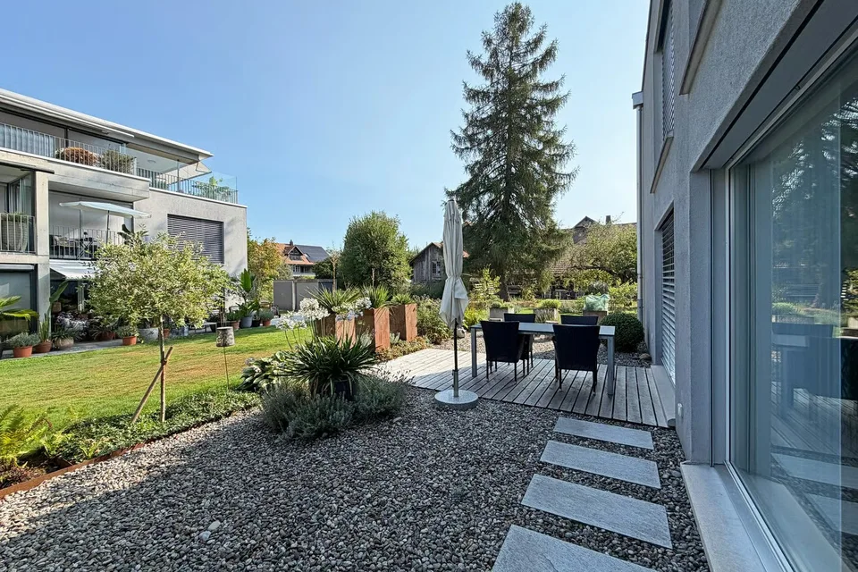 Appartamento spazioso da 4,5 a 5,5 stanze con un ampio giardino – foto 4 di 20