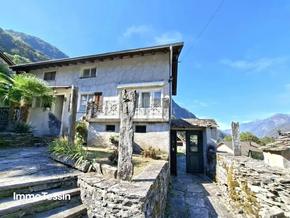 Maggiatal : Charmante et grande maison rustique avec jardin de rêve et vue panoramique sur le Maggiatal – photo 3 sur 13
