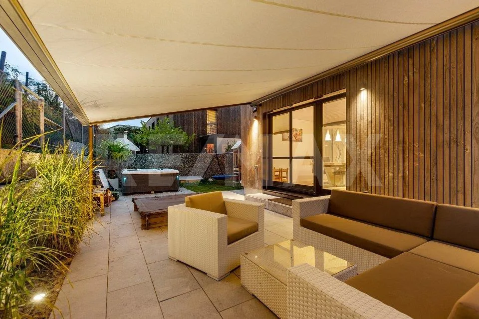 Exklusives 5.5-Zi.-Doppeleinfamilienhaus mit fantastischer Aussicht – Foto 10 von 13