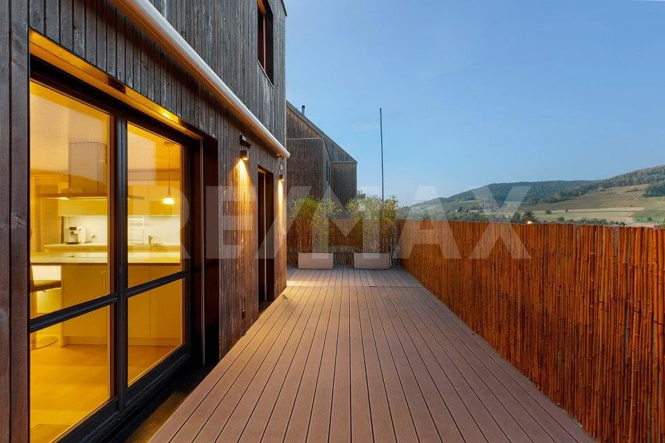 Exklusives 5.5-Zi.-Doppeleinfamilienhaus mit fantastischer Aussicht – Foto 11 von 13