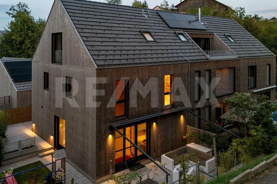 Exklusives 5.5-Zi.-Doppeleinfamilienhaus mit fantastischer Aussicht – Foto 12 von 13