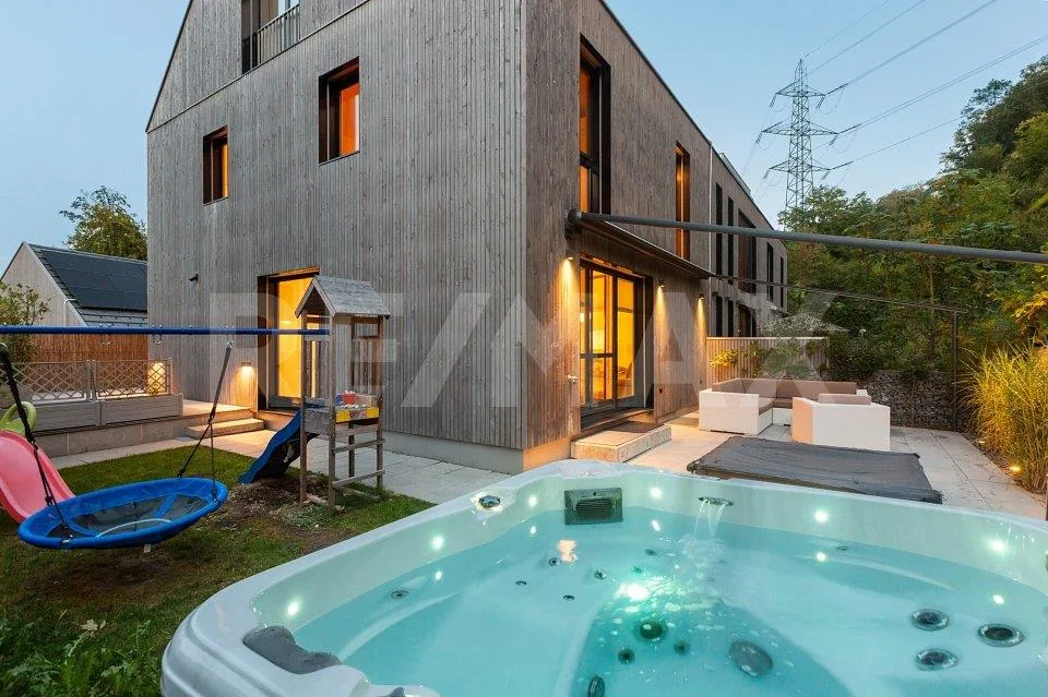 Exklusives 5.5-Zi.-Doppeleinfamilienhaus mit fantastischer Aussicht – Foto 9 von 13