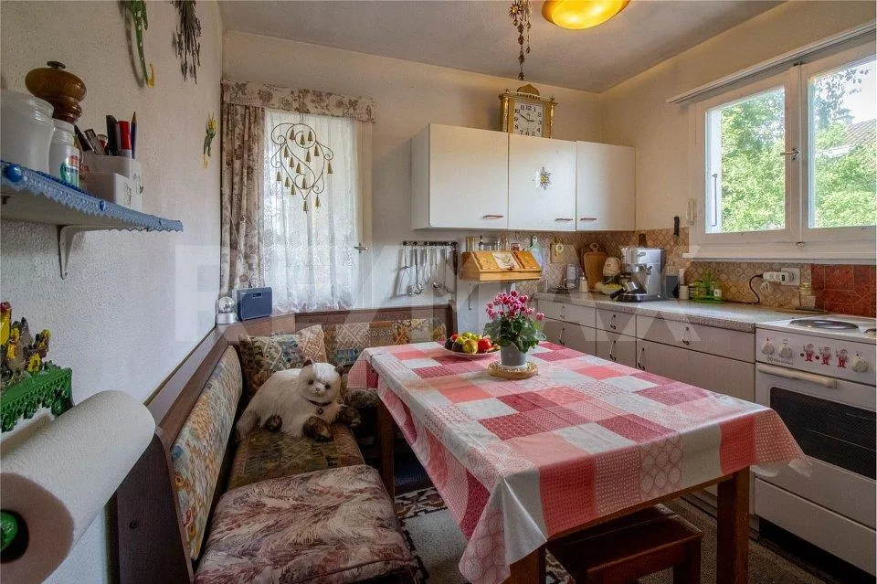 Chalet charmant de 4½ pièces avec vue sur les champs et les prairies en droit de résidence – photo 2 sur 13