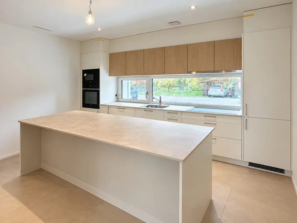NEUE VILLA 6,5 ZIMMER – 5 SCHLAFZIMMER – SOFORT VERFÜGBAR – Foto 3 von 9