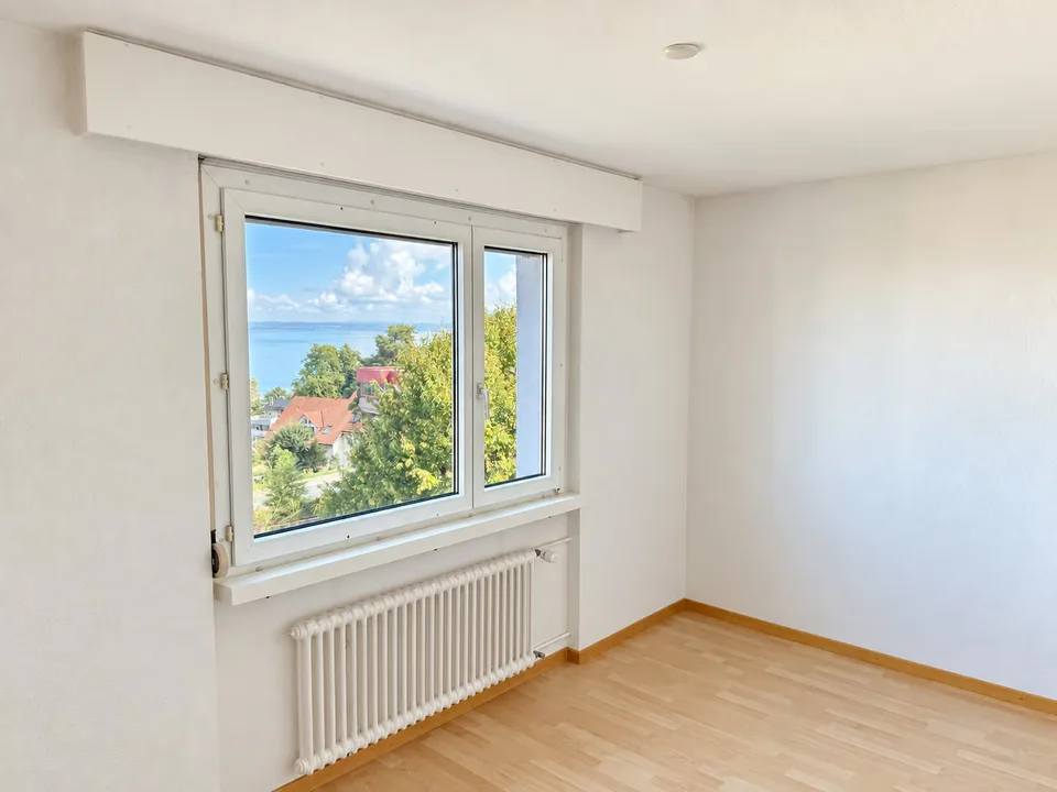 Bright Living with a View of Lake Constance – photo 9 of 14