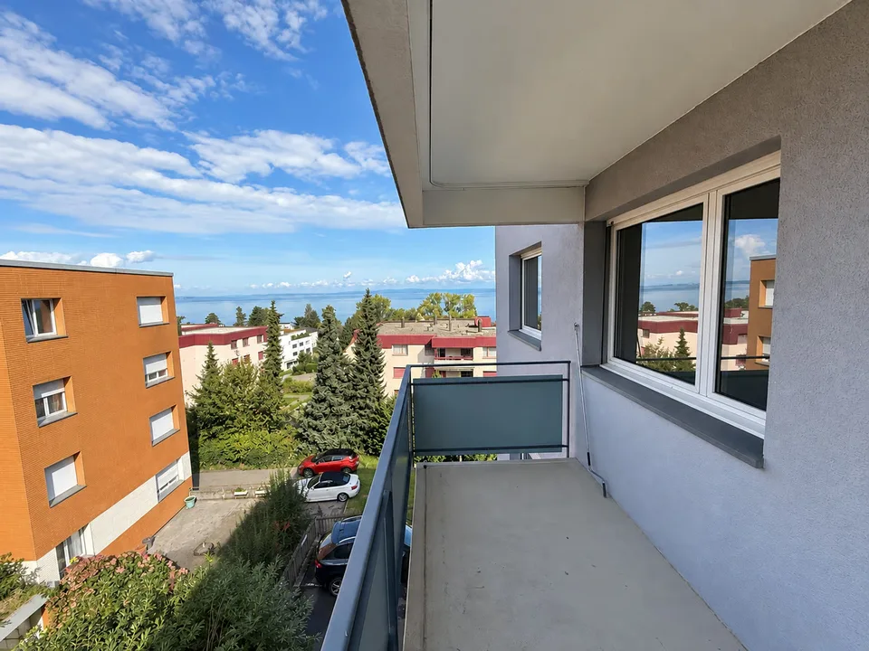 Bright Living with a View of Lake Constance – photo 11 of 14