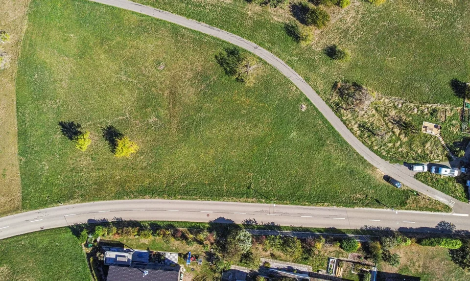 Grosszügiges Bauland mit attraktivem Entwicklungspotenzial – Foto 4 von 11