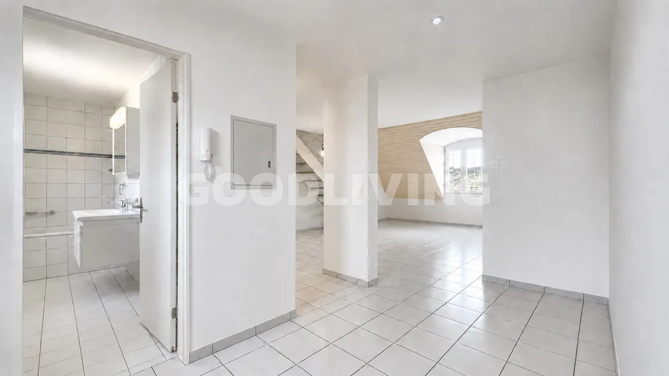Attico con vista panoramica e posizione residenziale tranquilla a Klingnau – foto 2 di 6