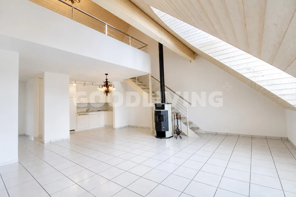 Attico con vista panoramica e posizione residenziale tranquilla a Klingnau – foto 4 di 6