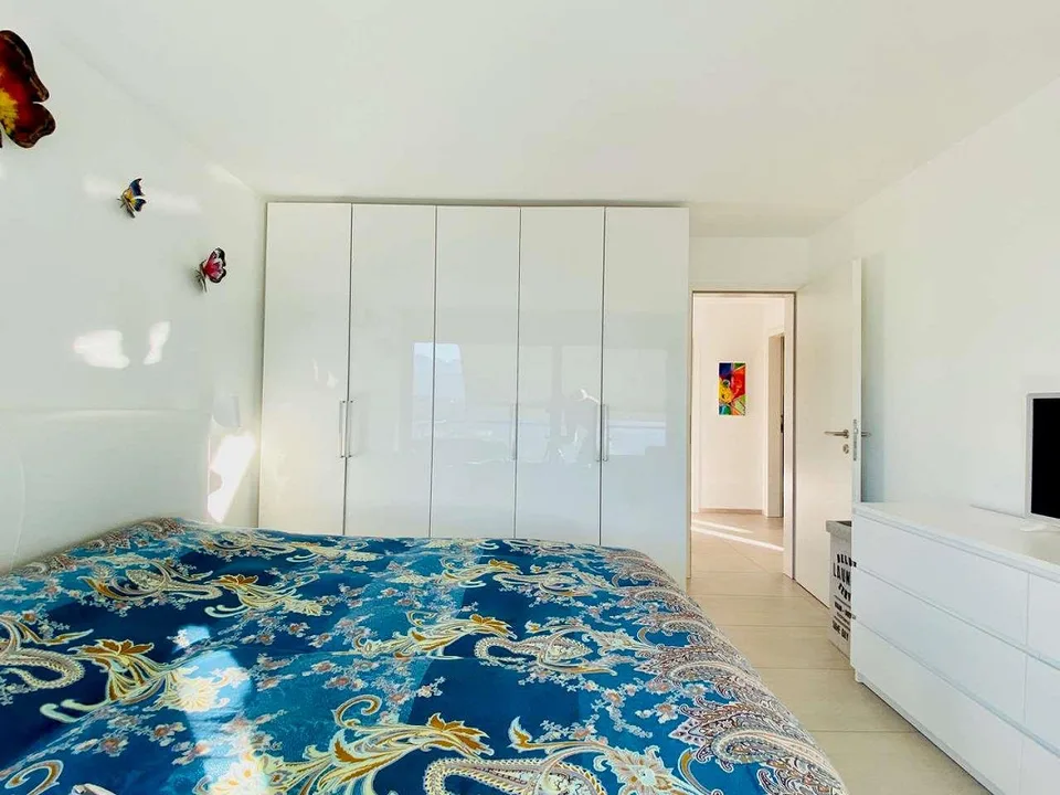 Affittiamo a Davesco luminoso 3.5 loc. signorile – foto 11 di 13