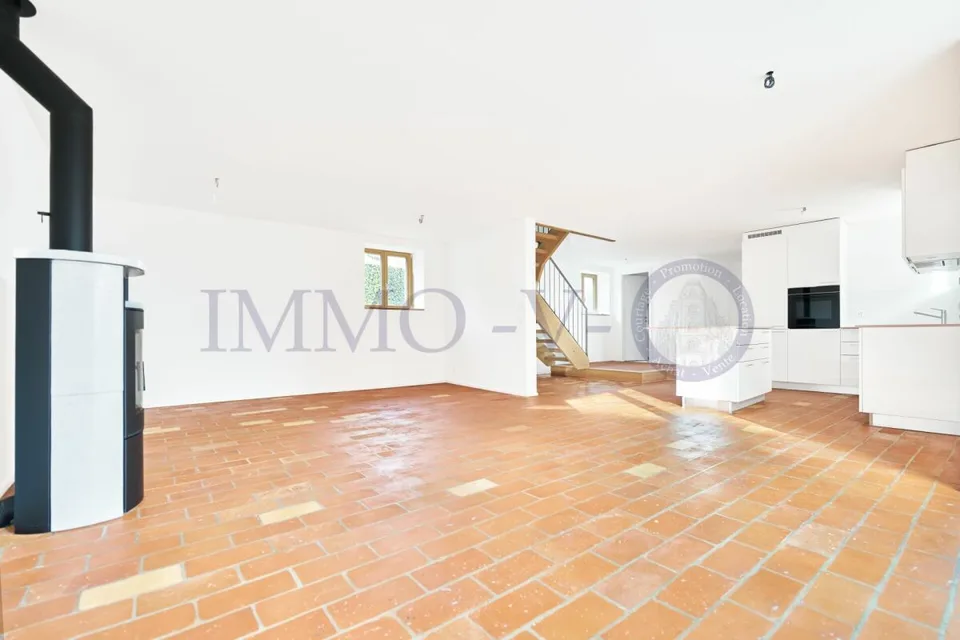 NEUE HOCHWERTIGE WOHNUNG MIT TERRASSE IDEAL FÜR FAMILIEN – Foto 2 von 8