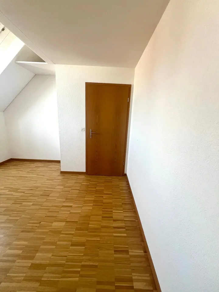 Ampio appartamento di 4,5 stanze in una posizione tranquilla con una vista fantastica – foto 10 di 13