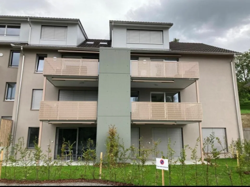 Moderne 2 ½-Zimmer-Wohnung mit grosszügigem Balkon und Abendsonne – Foto 9 von 9