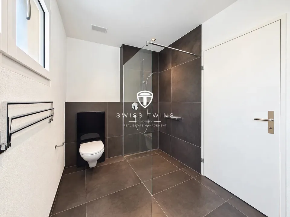 Exklusive 6½-Zimmer-Wohnung mit 203 m² Wohnfläche und grosser Terrasse in Bolligen – Foto 9 von 13