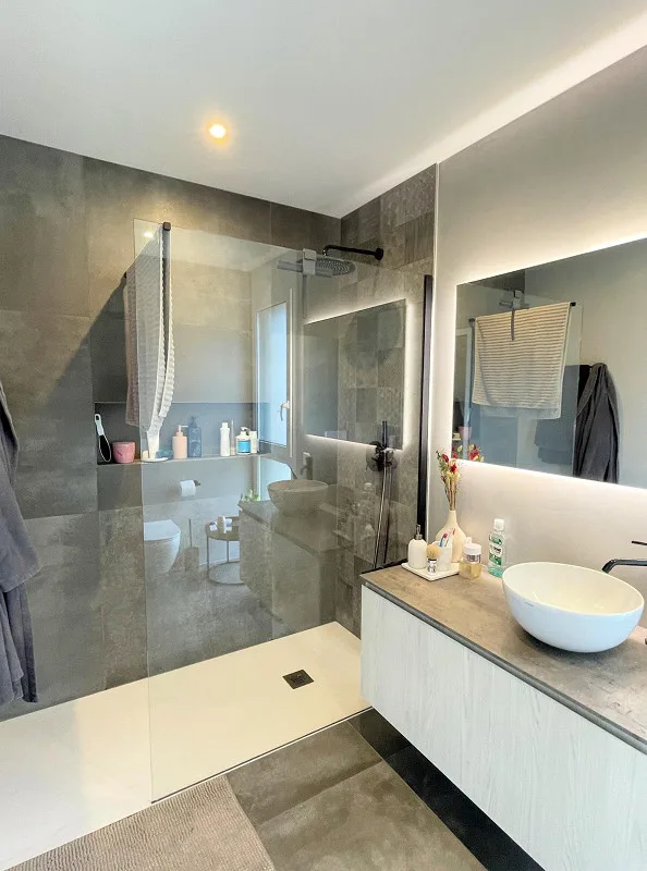 Appartement avec grande terrasse couverte dans un quartier pratique et calme – photo 17 sur 19