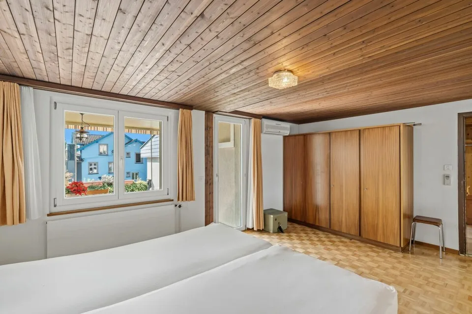 Ampia casa unifamiliare con grande potenziale in una posizione soleggiata a Rebstein – foto 5 di 13