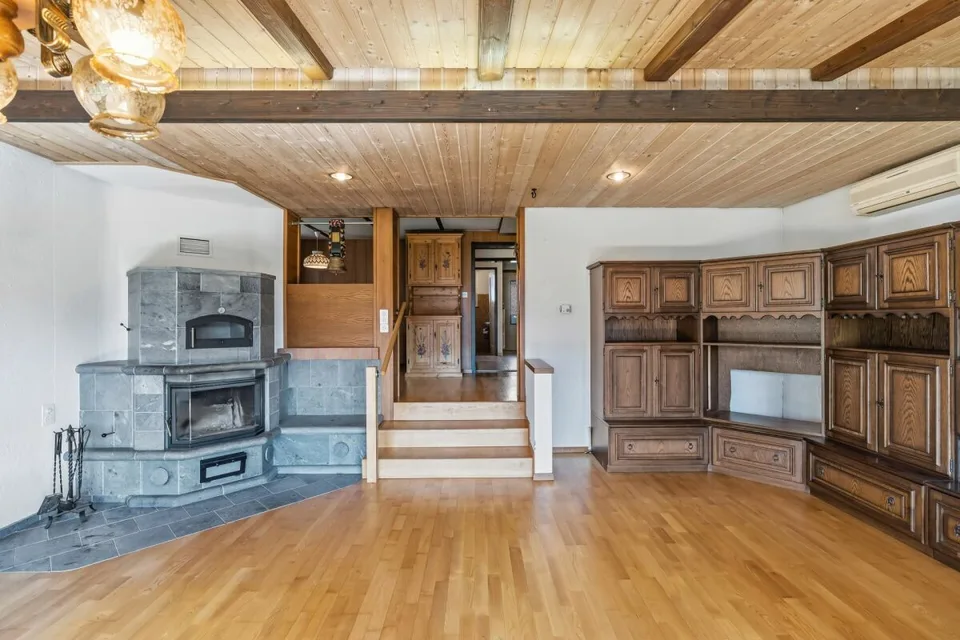 Ampia casa unifamiliare con grande potenziale in una posizione soleggiata a Rebstein – foto 3 di 13
