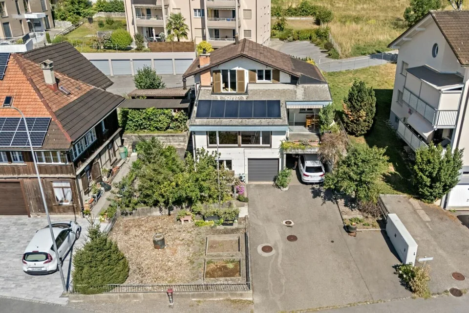 Ampia casa unifamiliare con grande potenziale in una posizione soleggiata a Rebstein – foto 2 di 13