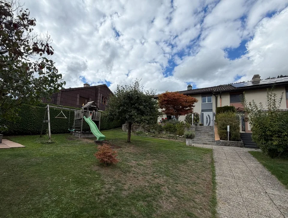 Helles Reihenhaus mit großem Garten in Cernier – Foto 12 von 13