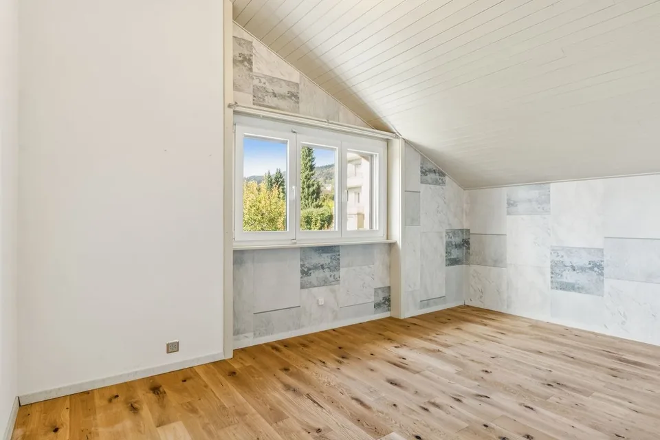 Helles Reihenhaus mit großem Garten in Cernier – Foto 9 von 13