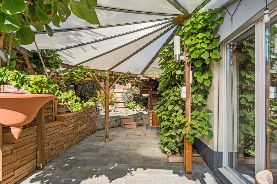 Helles Reihenhaus mit großem Garten in Cernier – Foto 10 von 13