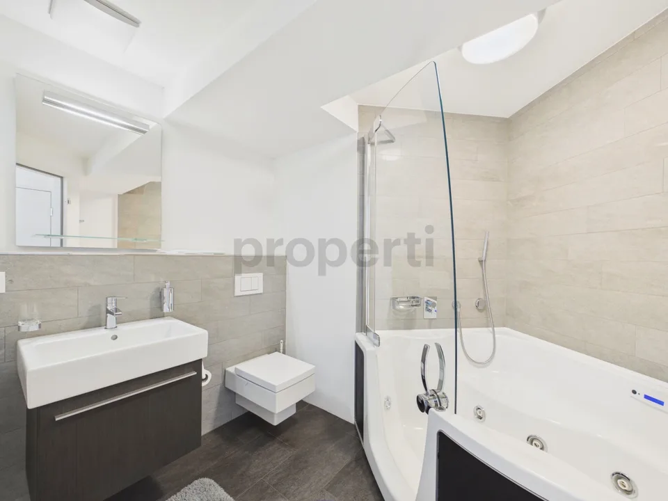 Exclusive spacious 3.5 room apartment with terrace and garden in park-like setting – photo 10 of 22