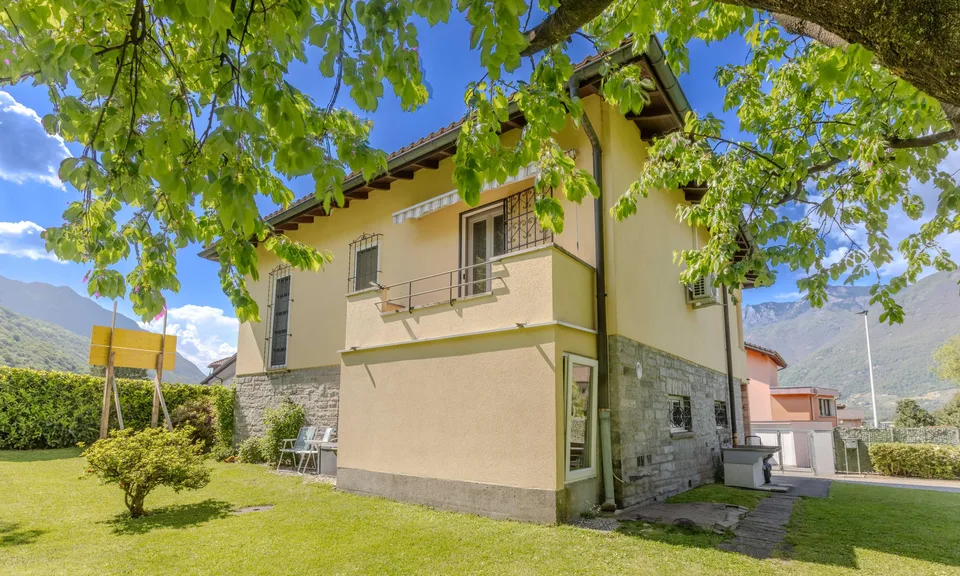 BELLA VILLETTA DI 3.5 LOCALI CON AMPIO GIARDINO A CADENAZZO – foto 9 di 9