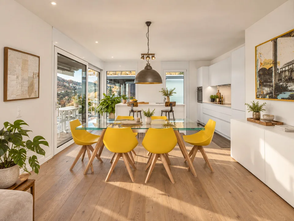 NEUES MÖBLIERTES PENTHOUSE MIT 4.5 ZIMMERN UND SEEBLICK IN ROVIO – Foto 2 von 11