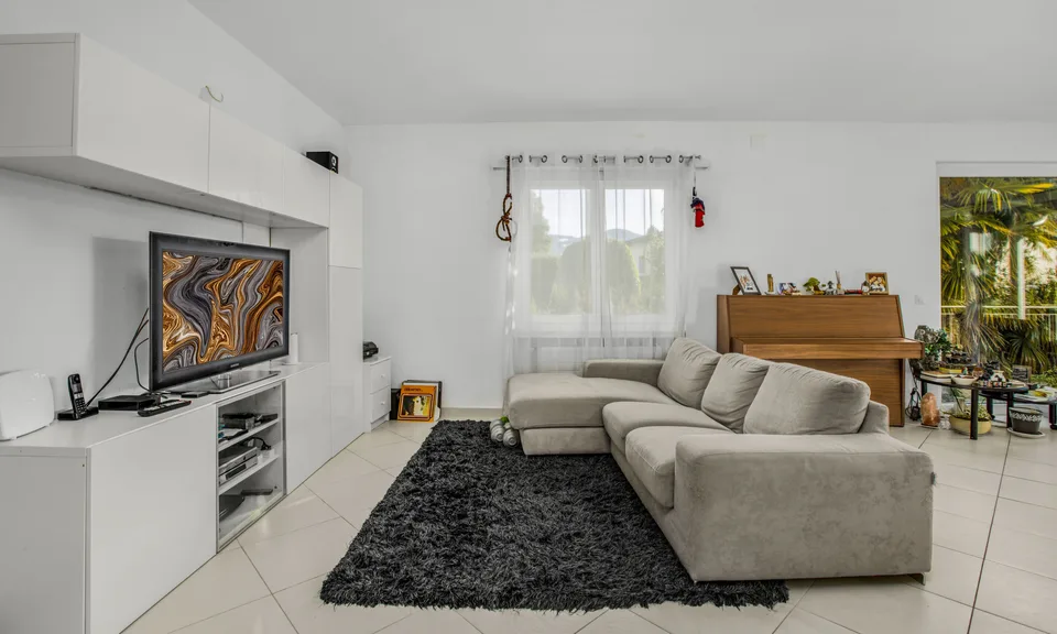 SCHÖNE VILLA MIT 6.5 ZIMMERN WENIGE SCHRITTE VOM SEE IN CASLANO – Foto 3 von 13