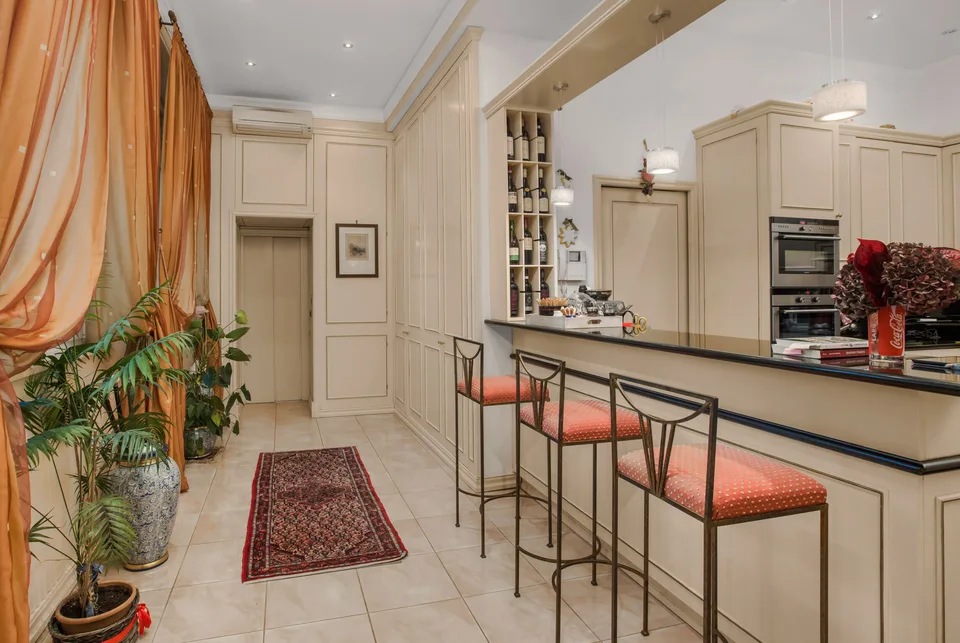 EXCLUSIVE PROPERTY OF 340 SQM WITH BREATHTAKING VIEW IN CASTAGNOLA – photo 5 of 9