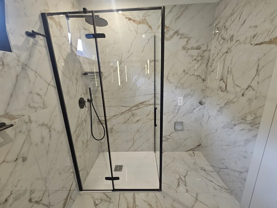 FOR RENT NEW 2.5 ROOMS WITH OPEN VIEW IN LUMINO – photo 6 of 9