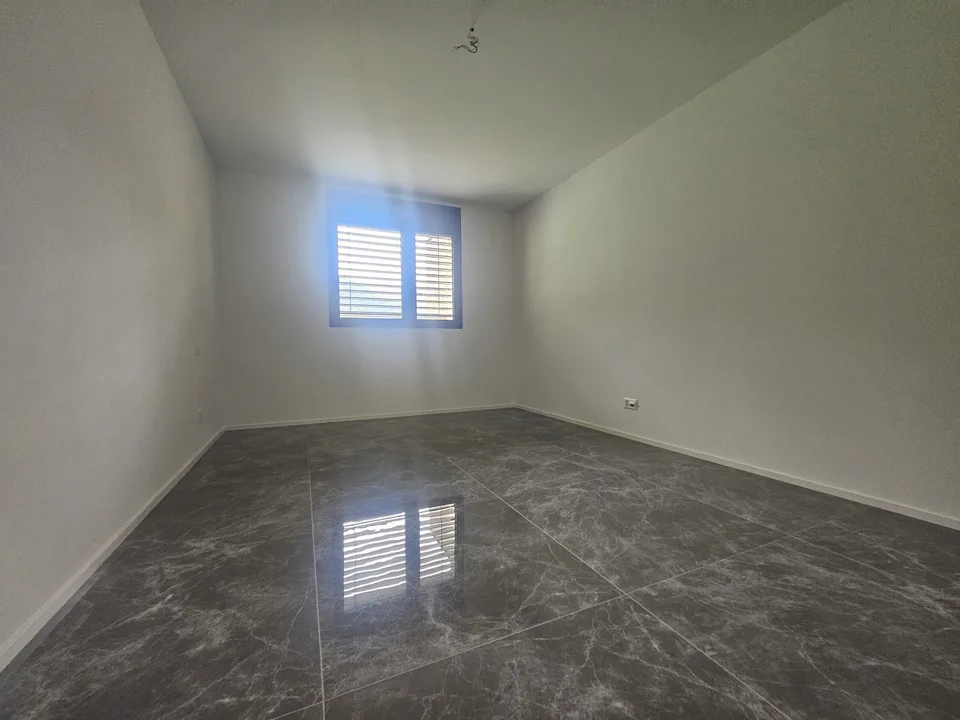 FOR RENT NEW 2.5 ROOMS WITH OPEN VIEW IN LUMINO – photo 4 of 9