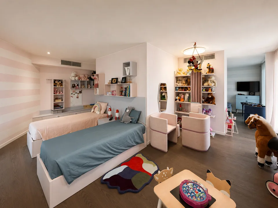 APPARTEMENT LUXUEUX DE 8,5 PIÈCES AVEC VUE SUR LE LAC À VIGANELLO – photo 9 sur 11