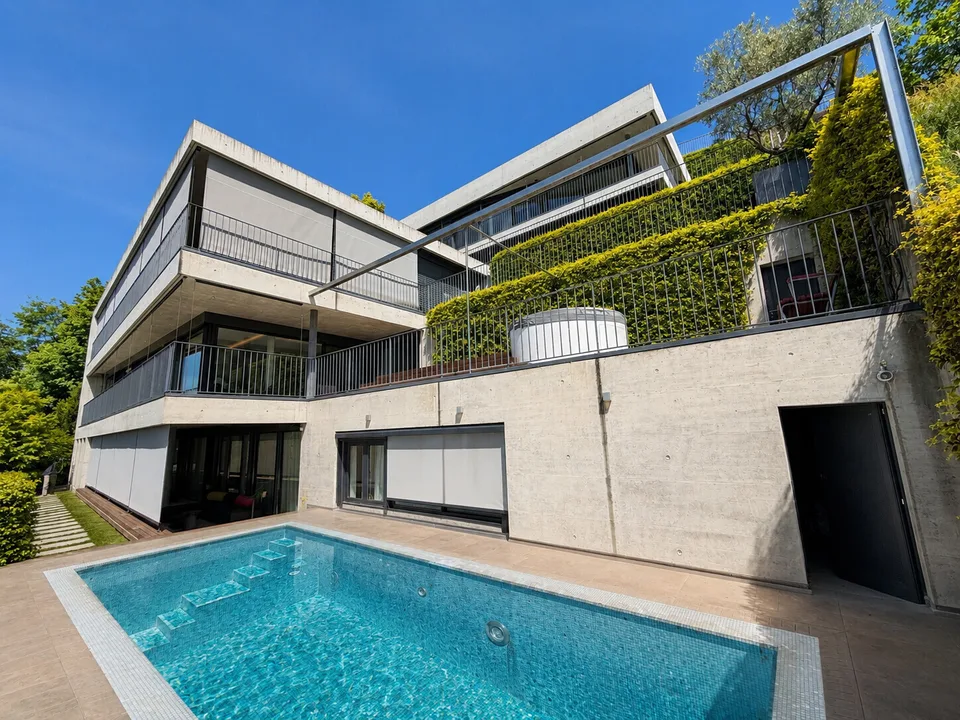 APPARTEMENT LUXUEUX DE 8,5 PIÈCES AVEC VUE SUR LE LAC À VIGANELLO – photo 3 sur 11