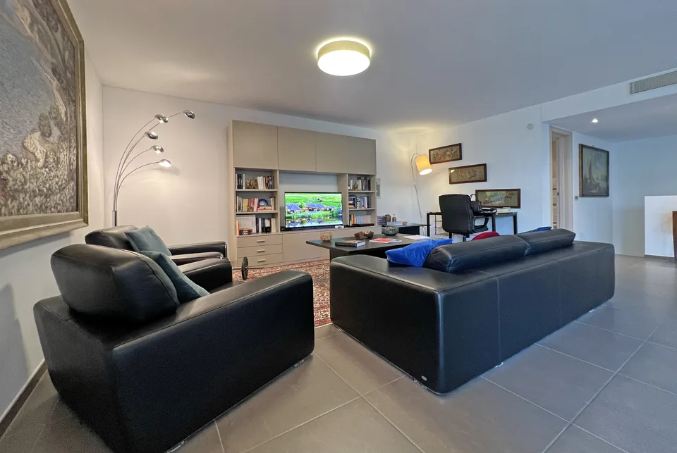 MODERNO 3.5 LOCALI DI 140 MQ CON GIARDINO PRIVATO A MASSAGNO – foto 5 di 9